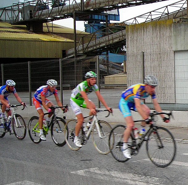 2011-08-05 39 GP Lorient Elite Peloton.JPG